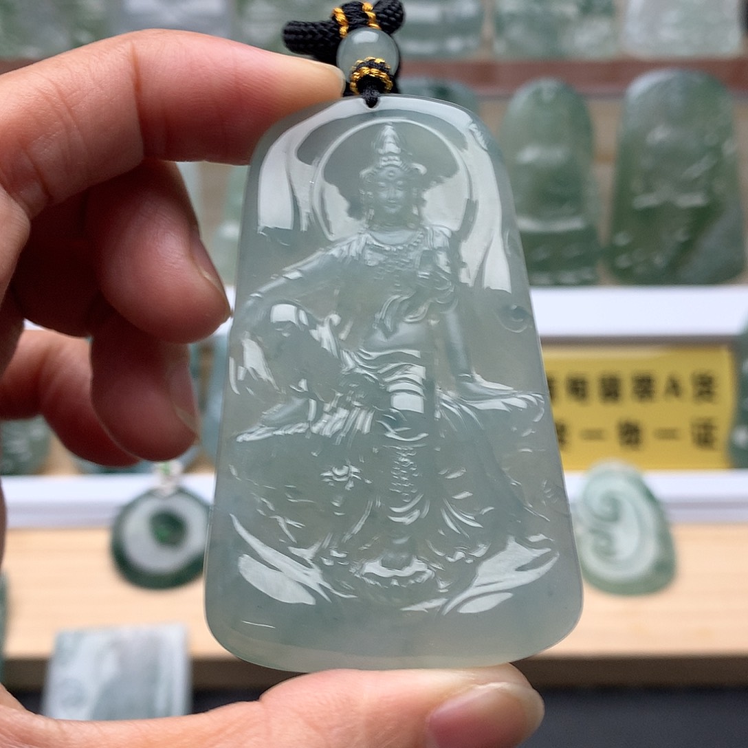 佛***猪翡翠未镶嵌颈饰观音