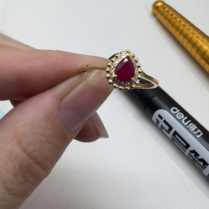 红宝石18K金镶嵌戒指