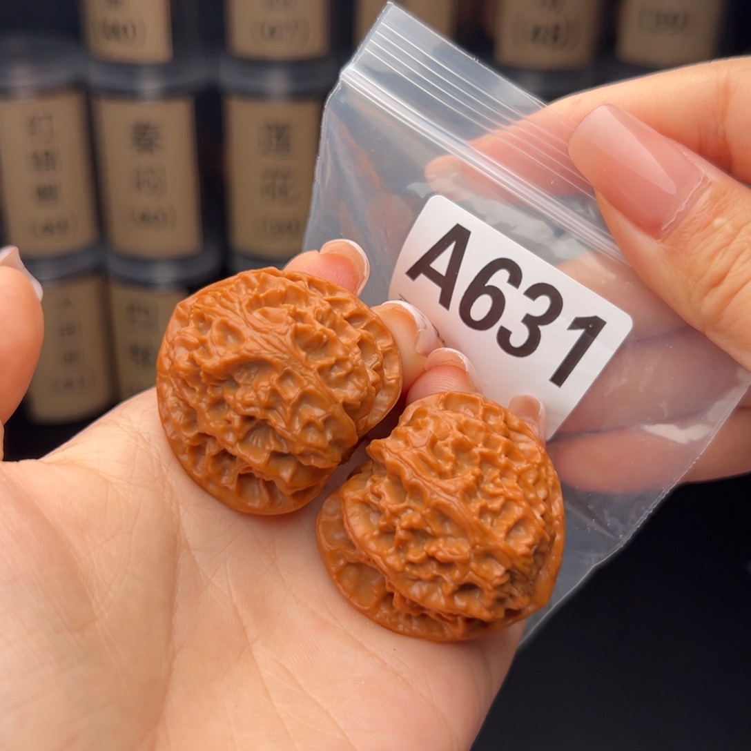 文玩核桃吊坠三角苹果39