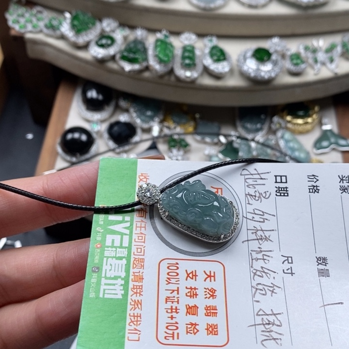 翡翠颈饰未镶嵌翡翠