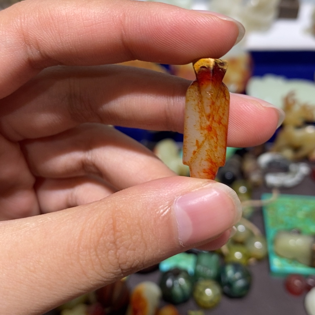 透闪石质玉未镶嵌颈饰