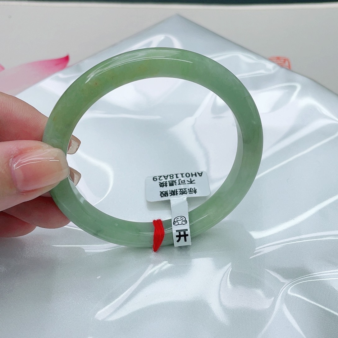 翡翠手镯未镶嵌正56.6