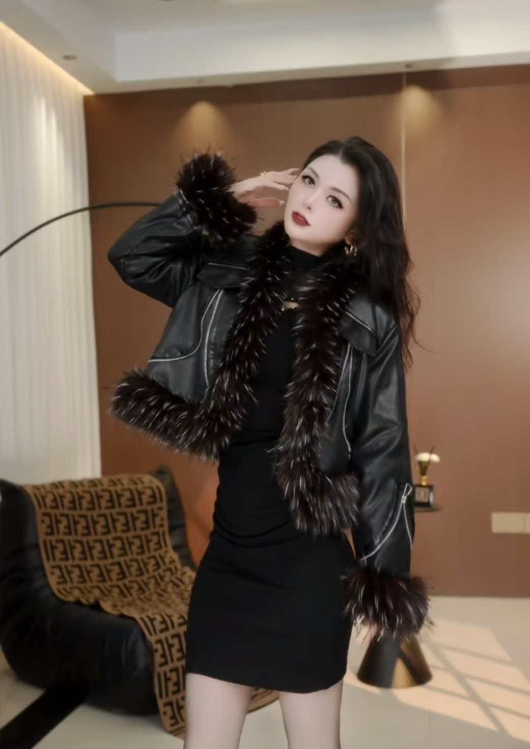 秋冬新款毛领外套短款加棉时尚百搭轻奢气质网红重工拉链皮衣上衣