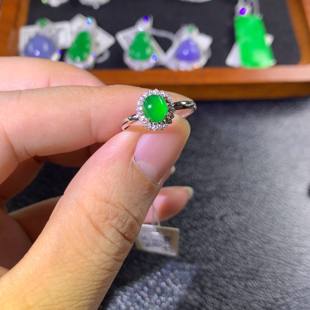 翡翠18K金镶嵌戒指翡翠