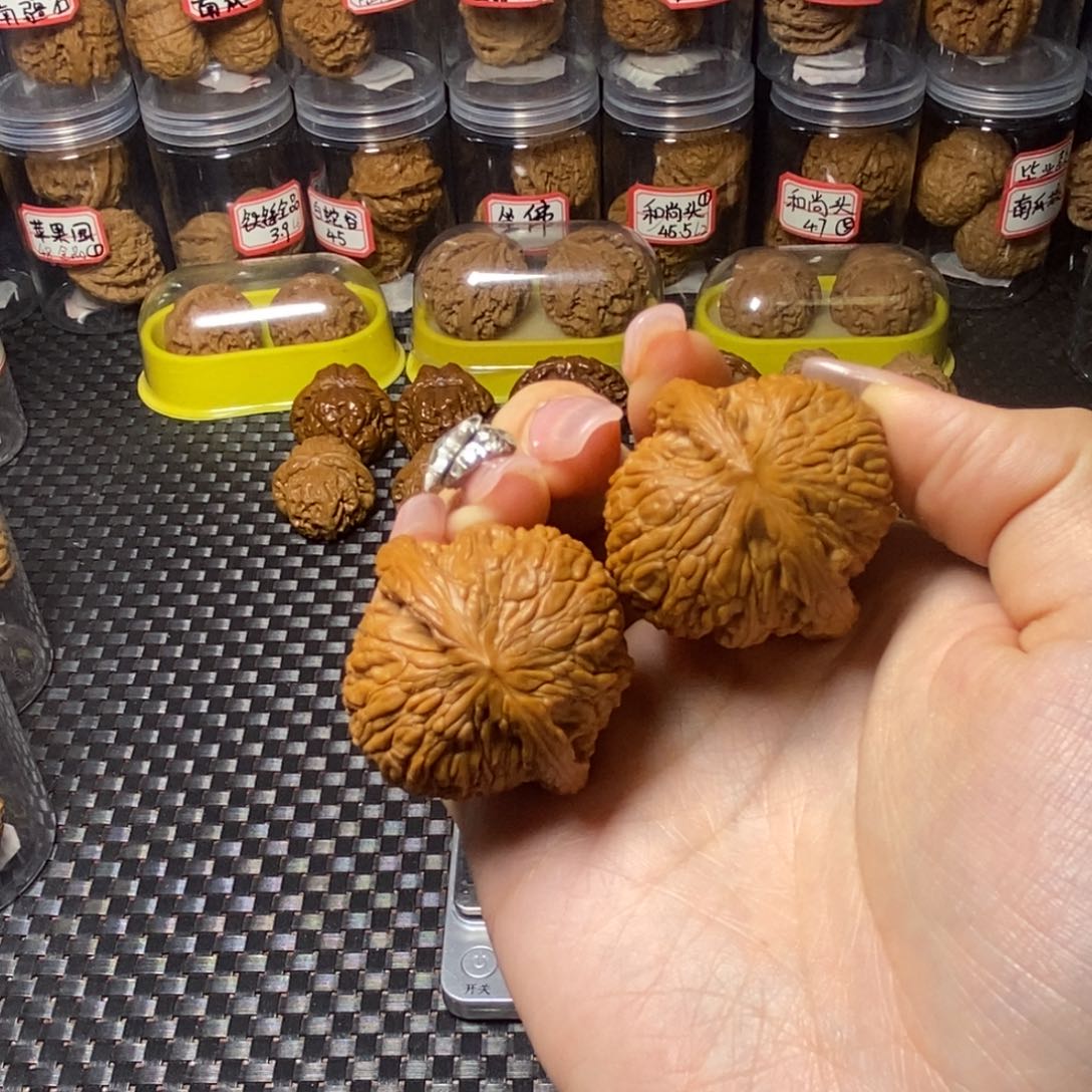 文玩核桃吊坠泥鳅背