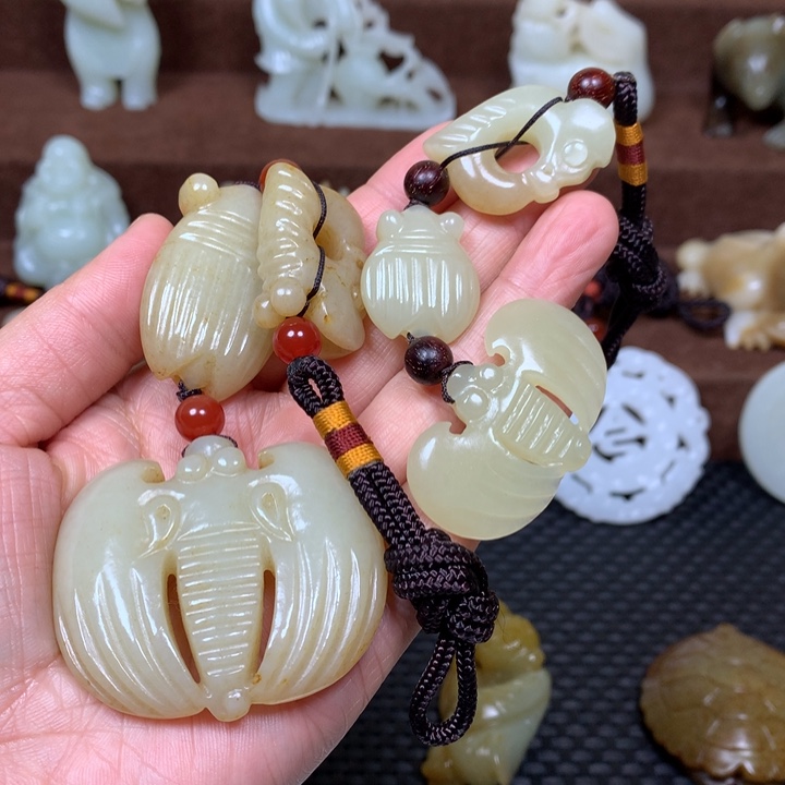 荃***哥和田玉未镶嵌挂件