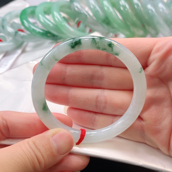 翡翠手镯未镶嵌缅甸A货翡翠手镯