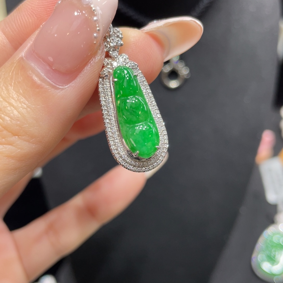 翡翠颈饰18K金镶嵌天然缅甸翡翠a货