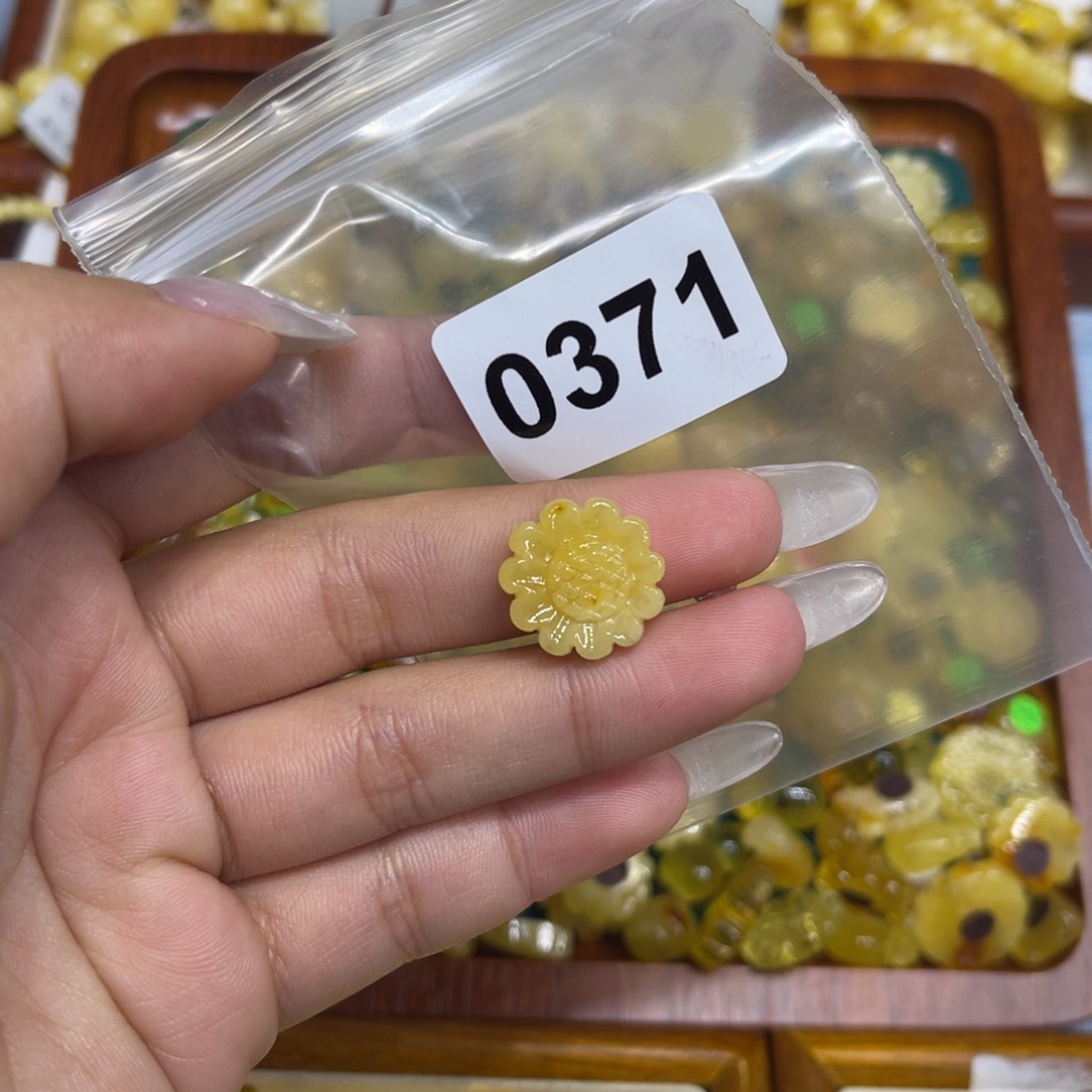 琥珀珠宝奇石未镶嵌