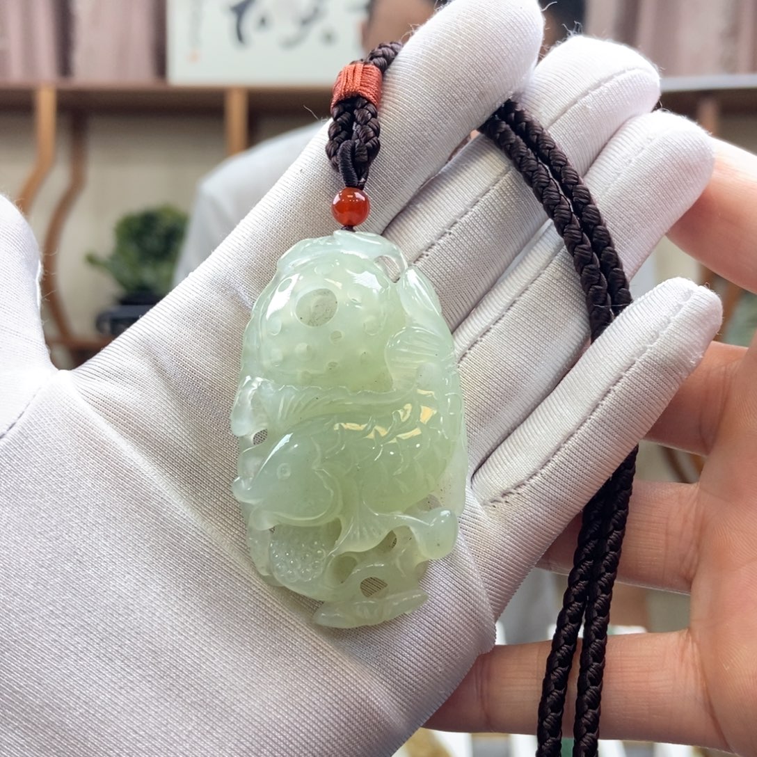 蛇纹石玉未镶嵌吊坠