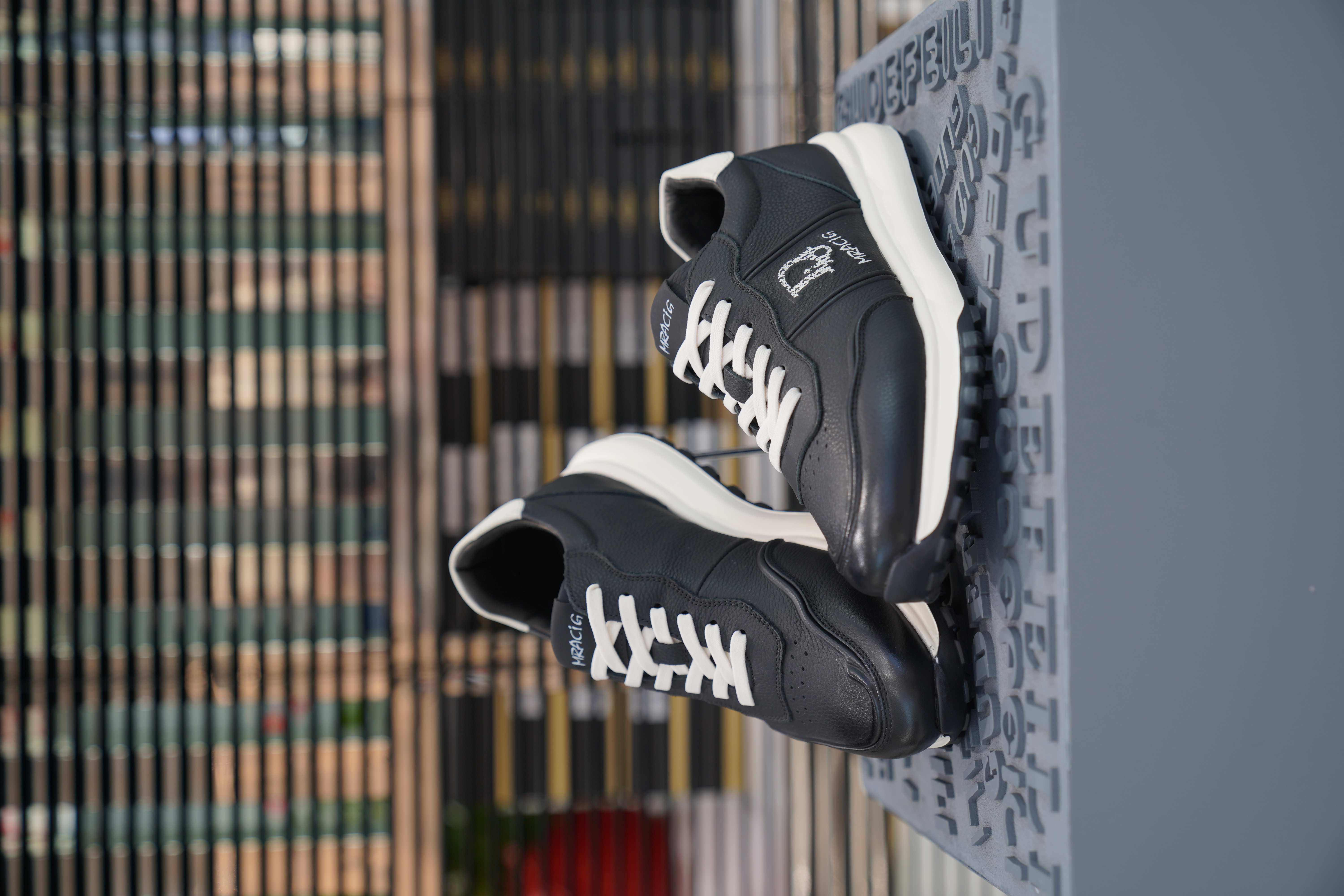 《叶先生精选》爆款男士休闲鞋经典色系百搭款8807厚底黑白时尚