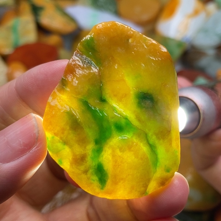 翡翠未镶嵌颈饰缅甸