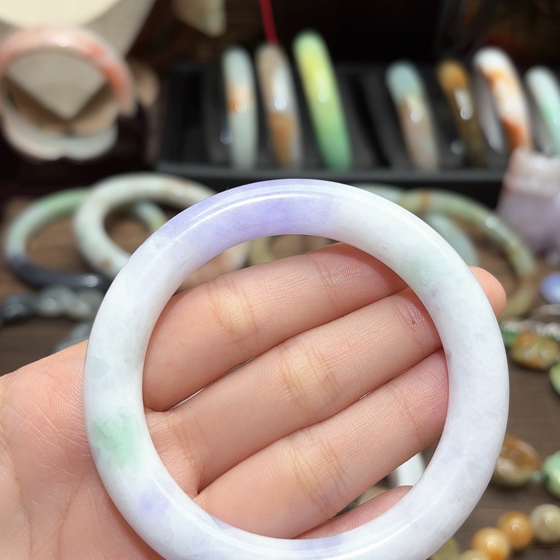 翡翠手镯未镶嵌圆条冰紫翡翠手镯