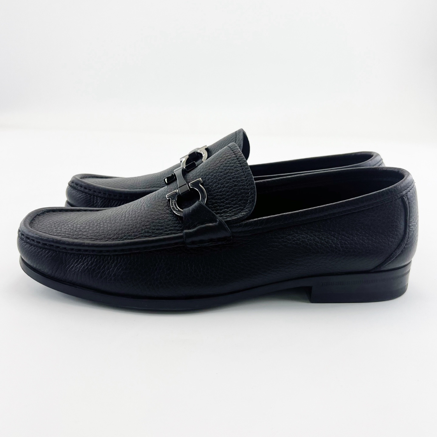 95新 FERRAGAMO/菲拉格慕 41.5码/黑色饰扣莫卡辛鞋/16103417