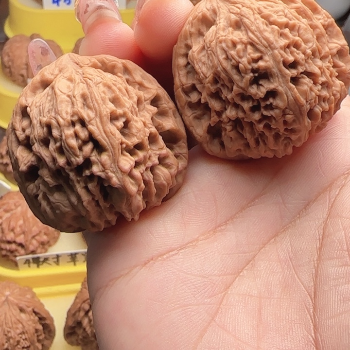 大***哥桃核吊坠弯弯核桃南将石