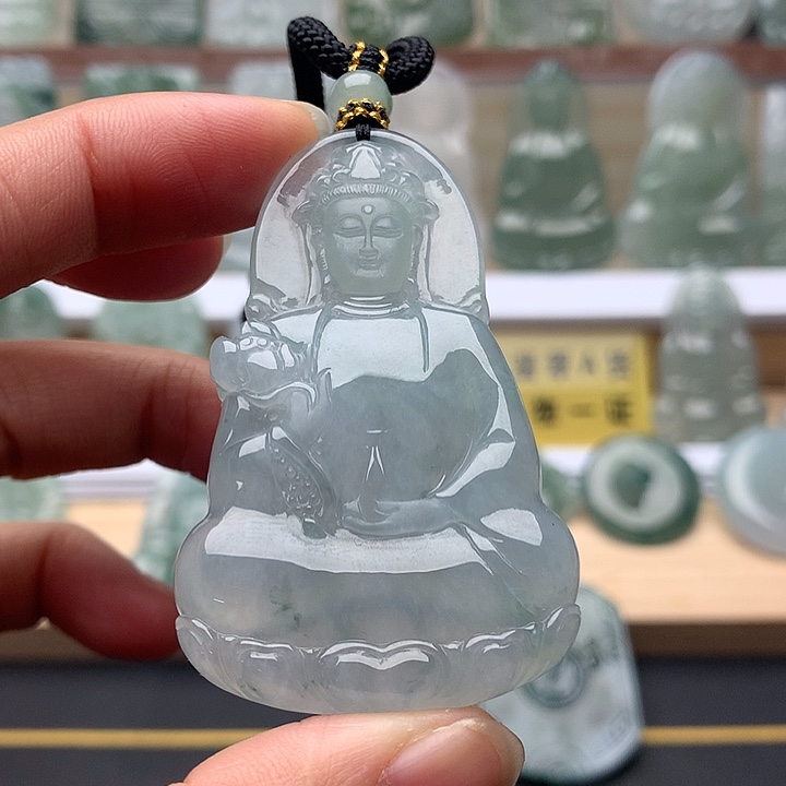 翡翠未镶嵌颈饰素衣