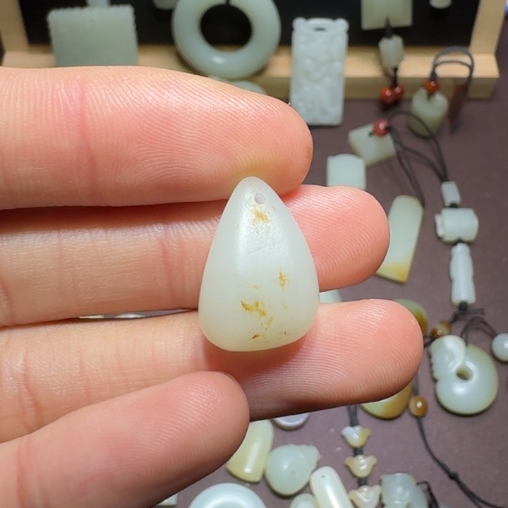 和田玉颈饰未镶嵌宇