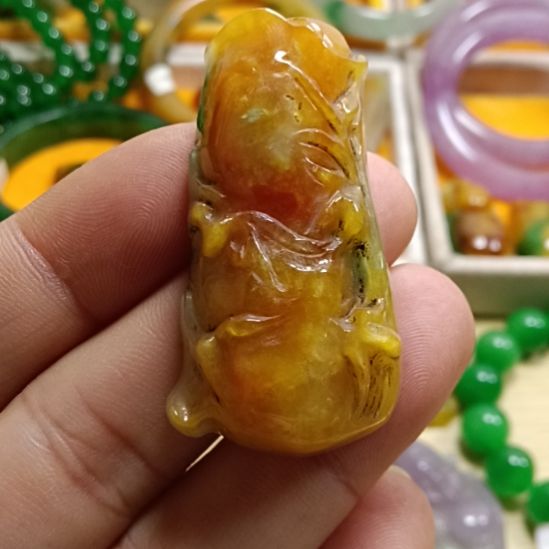 翡翠颈饰未镶嵌翡翠