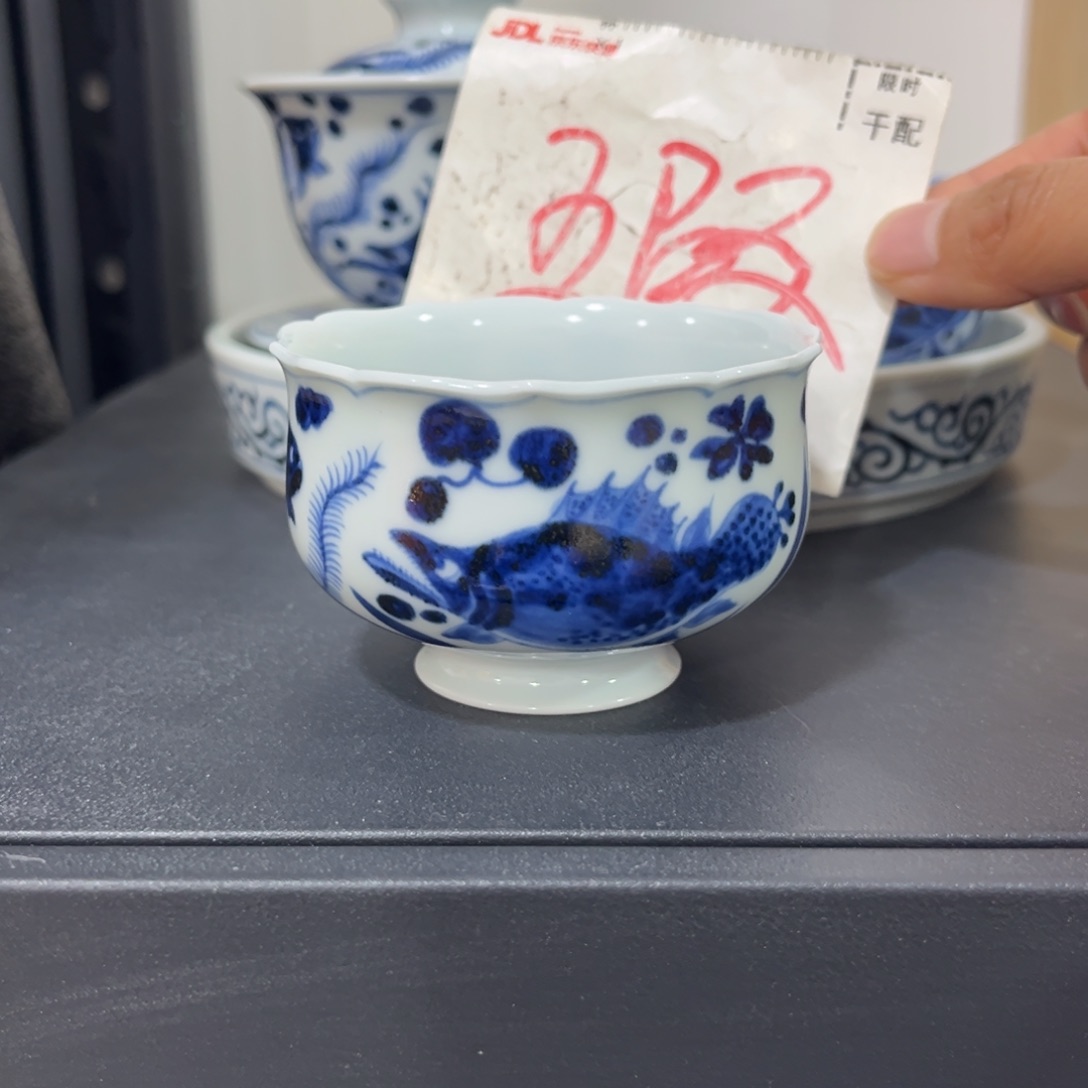 爱***师手绘仿元鱼藻葵口杯