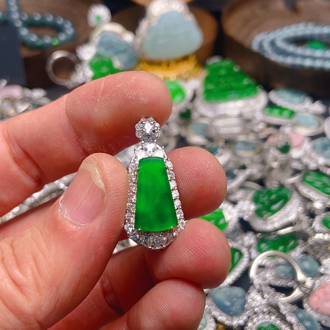 翡翠吊坠(不含链)银S925镶嵌668吊坠