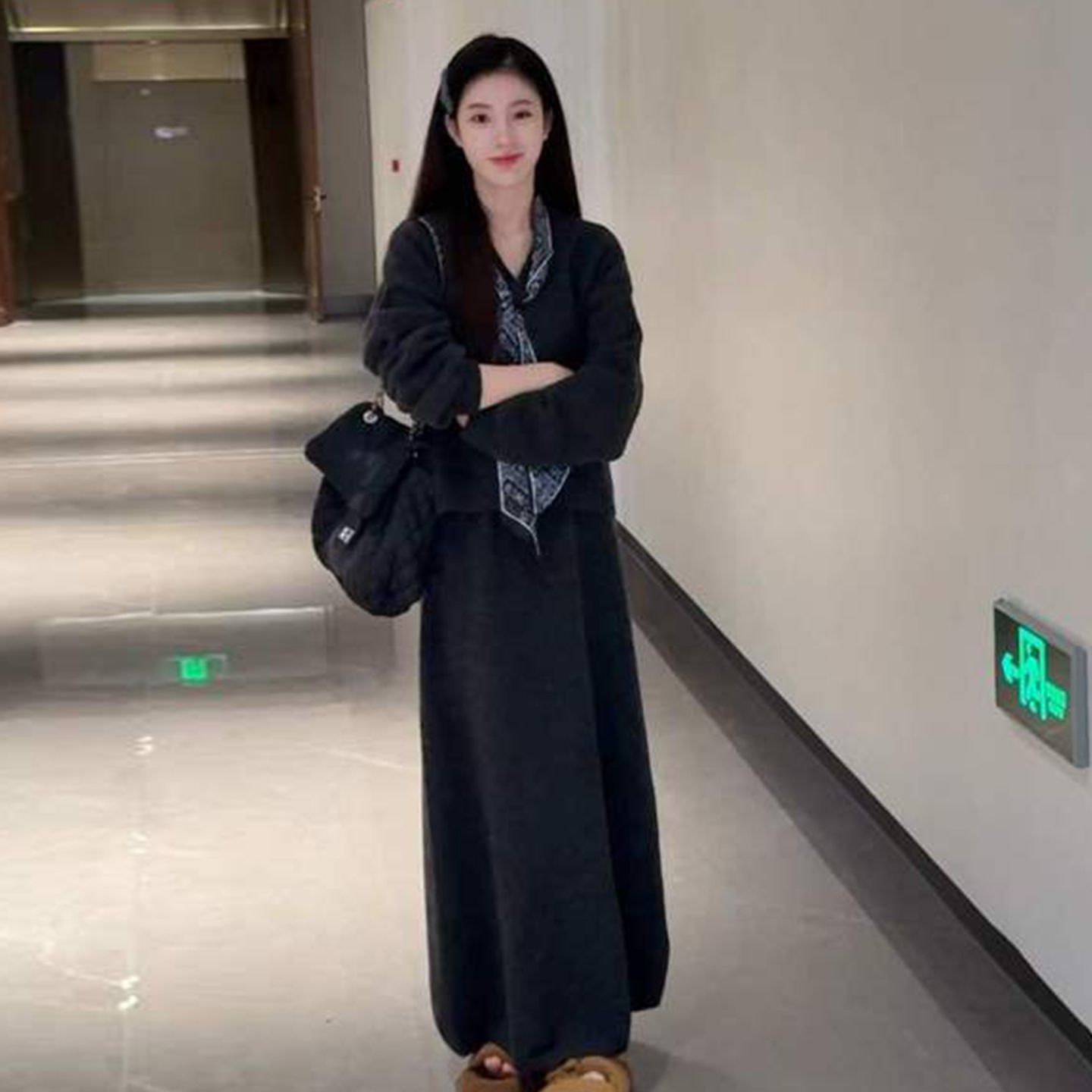 2025新款韩系高级感灰色针织连衣裙子女早秋季慵懒风毛衣套装长裙