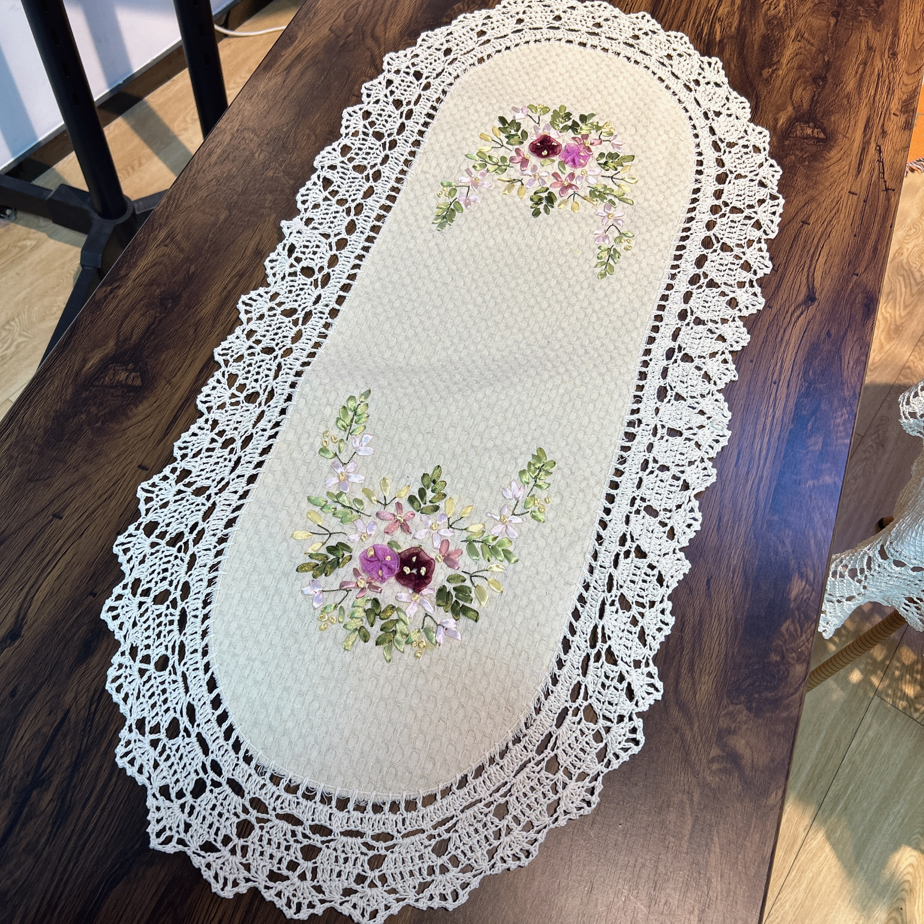 DY195-18-6棉质（40*90cm）两朵立体小花钩花防尘椭圆盖巾