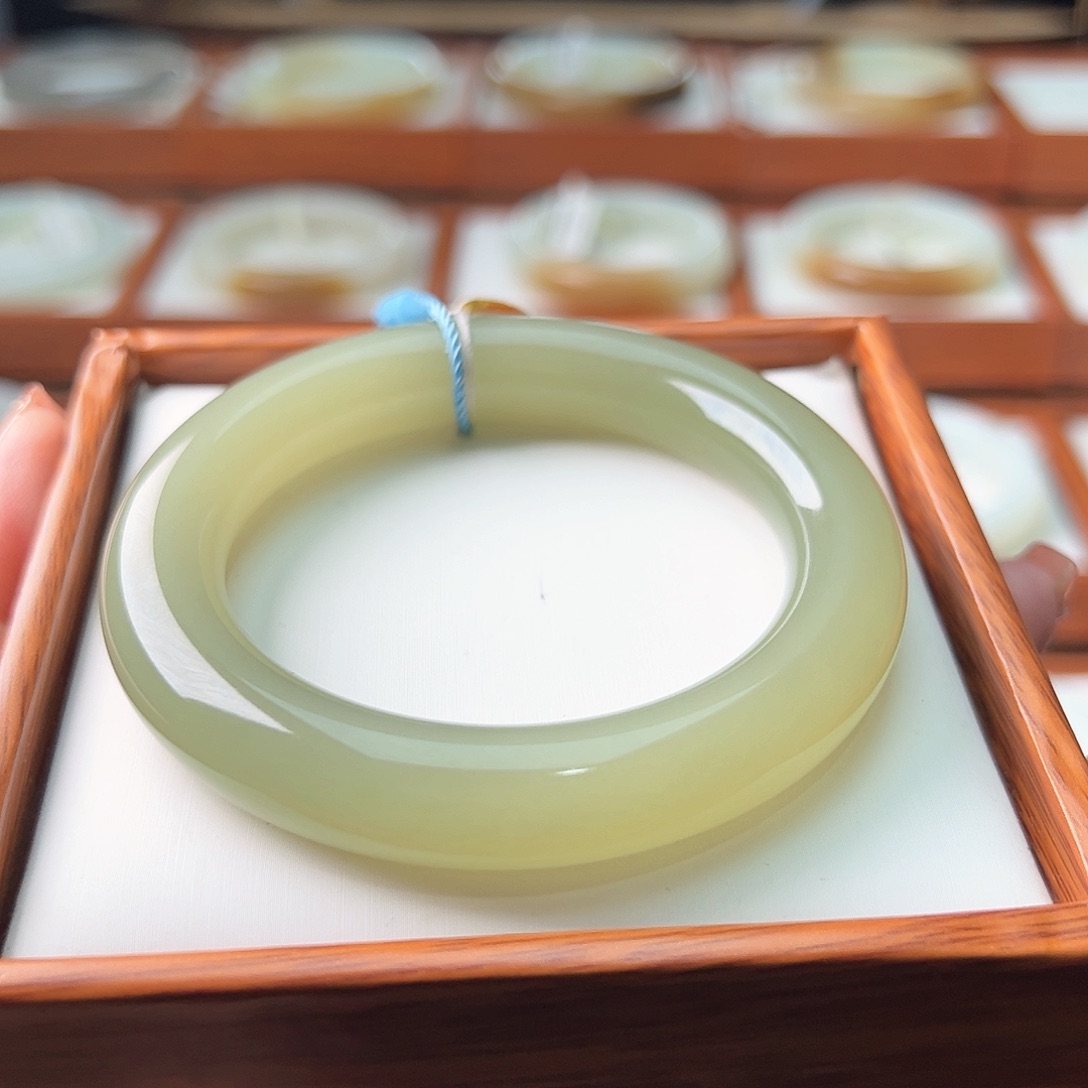 和田玉手镯未镶嵌57