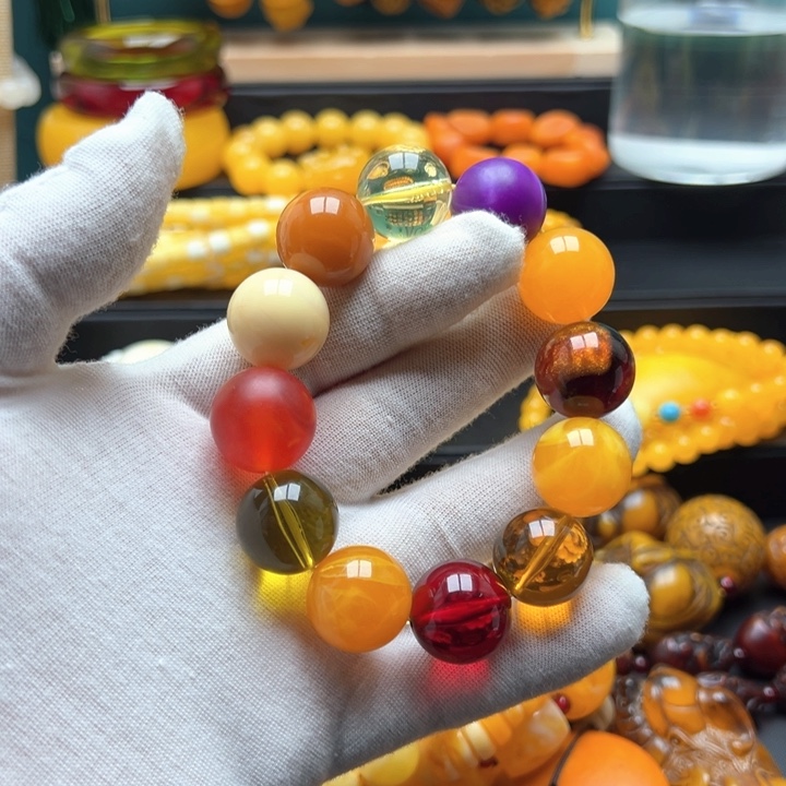 琥珀未镶嵌颈饰蜜蜡