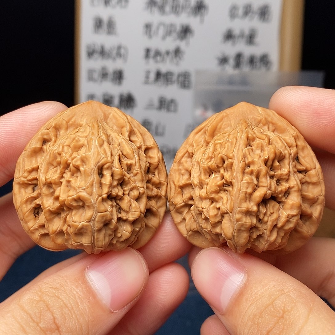 文玩核桃吊坠望月