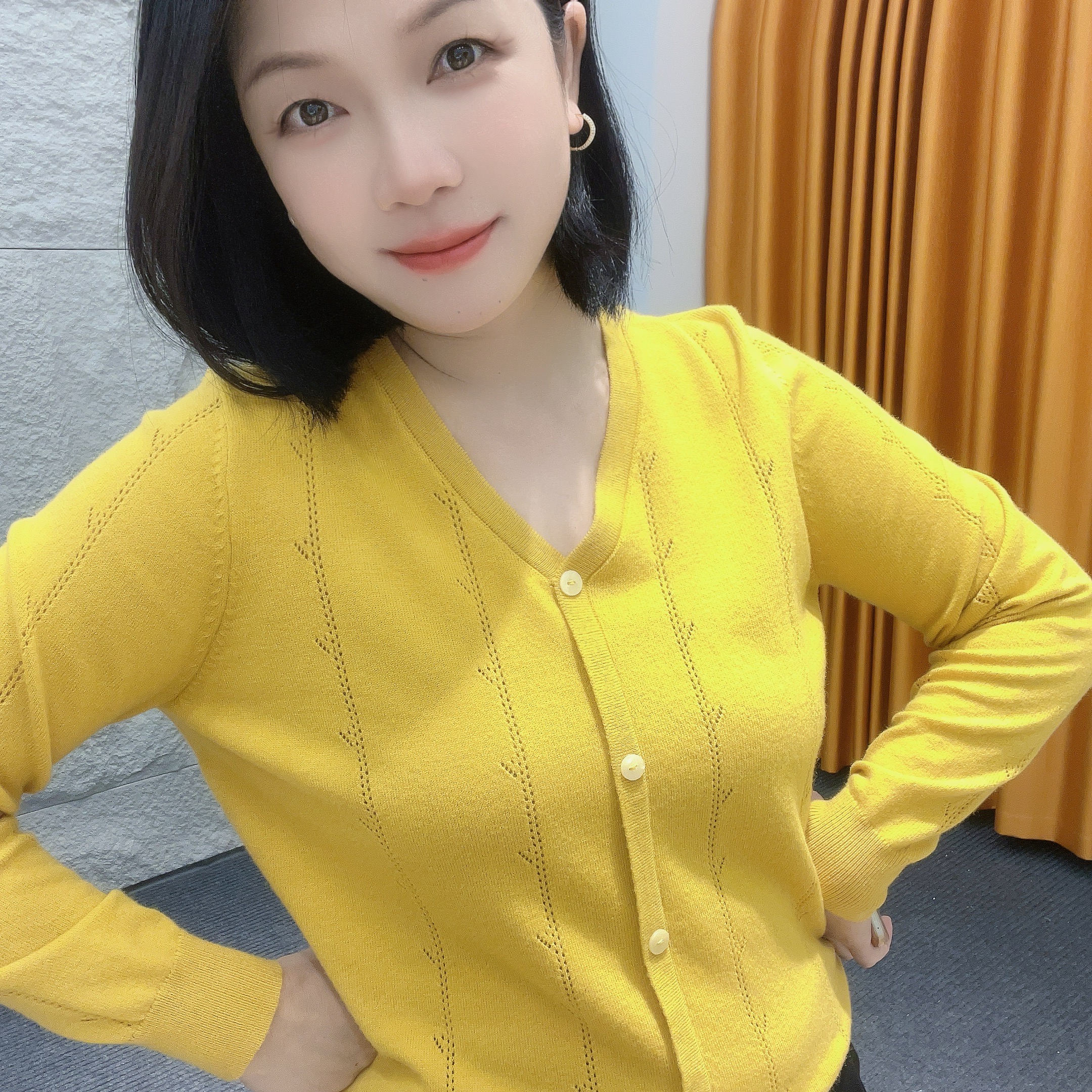 5607秋冬季微胖长袖V领无图案宽松型针织衫常规女不缩水通勤风