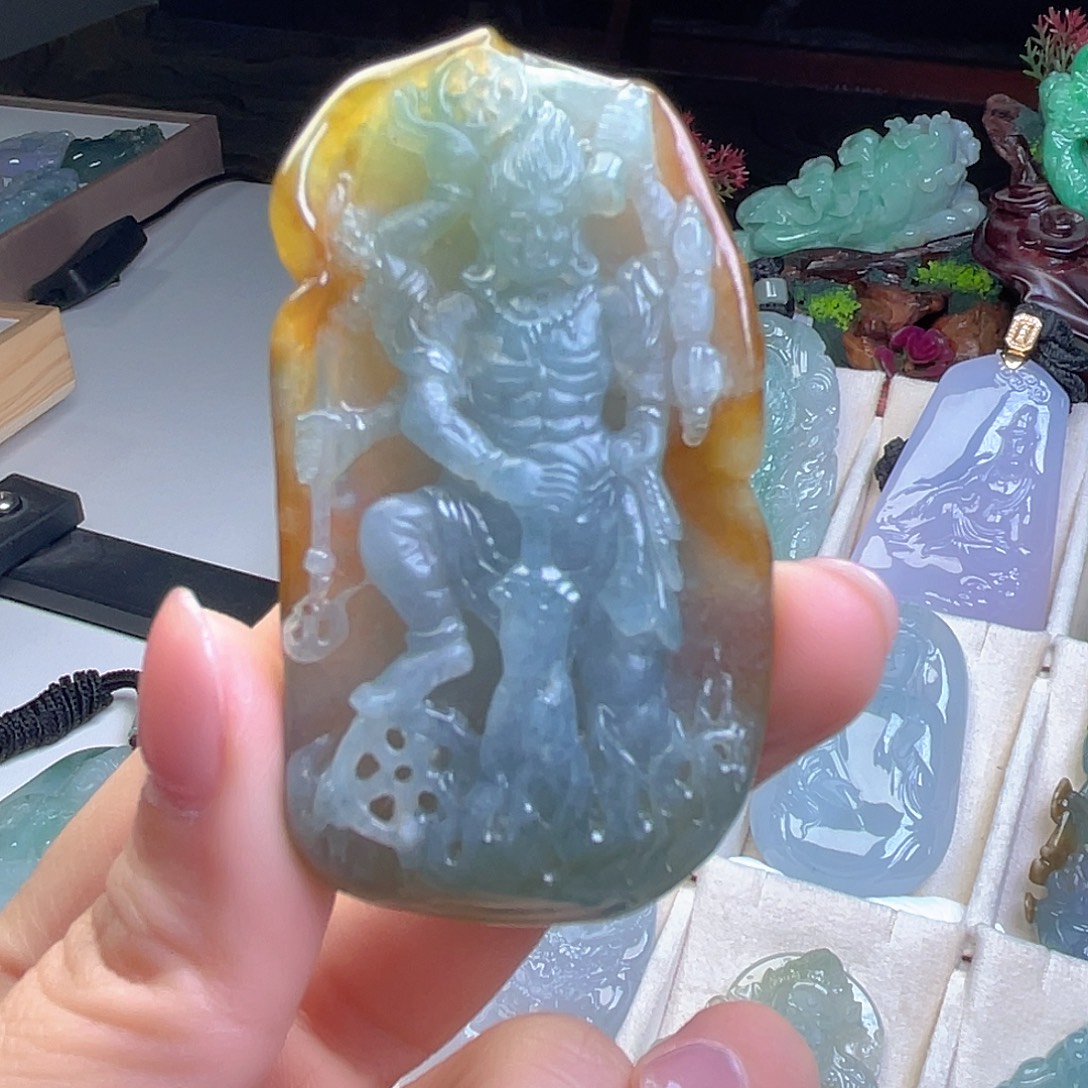 君***颜翡翠未镶嵌颈饰天然翡翠