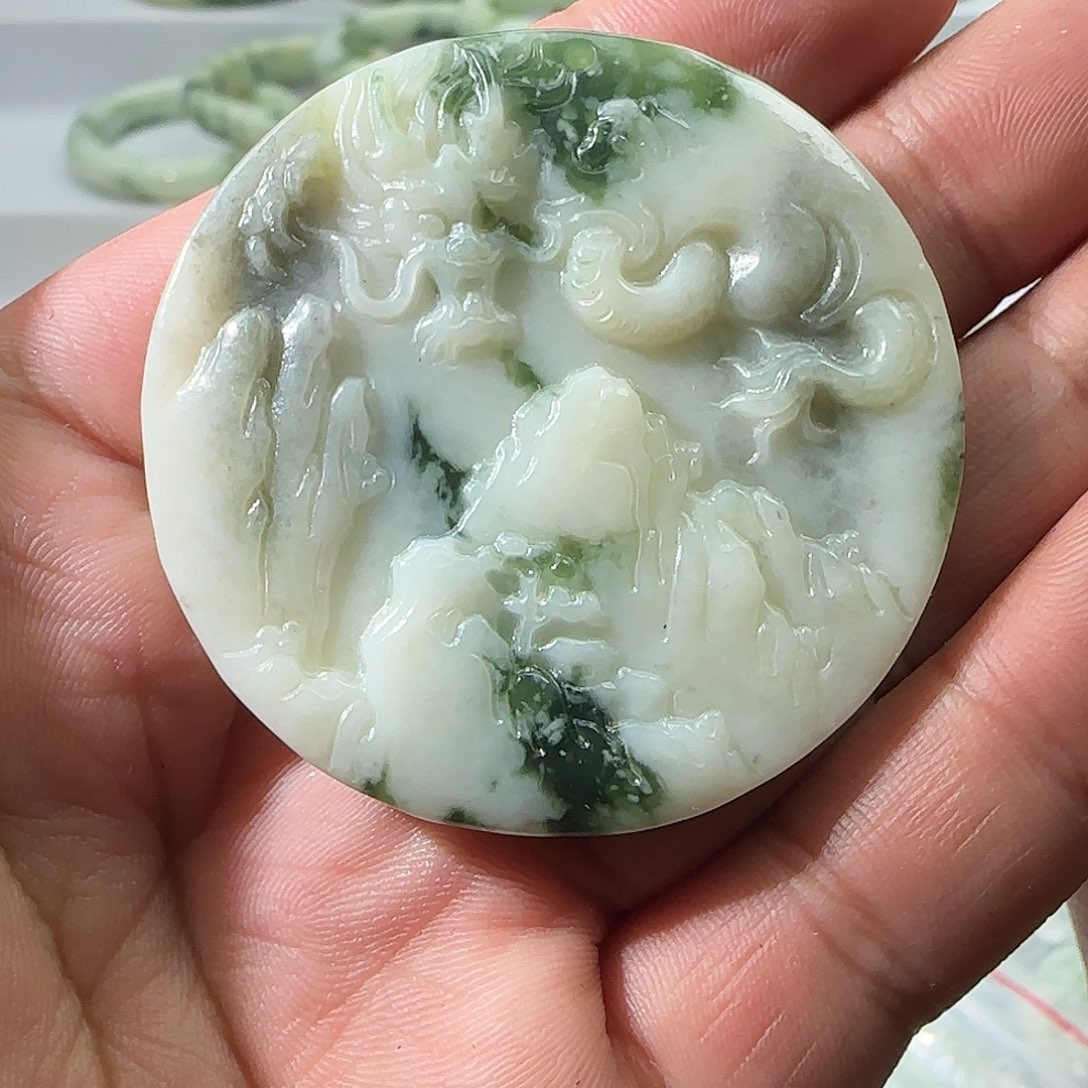 蛇纹石玉未镶嵌颈饰