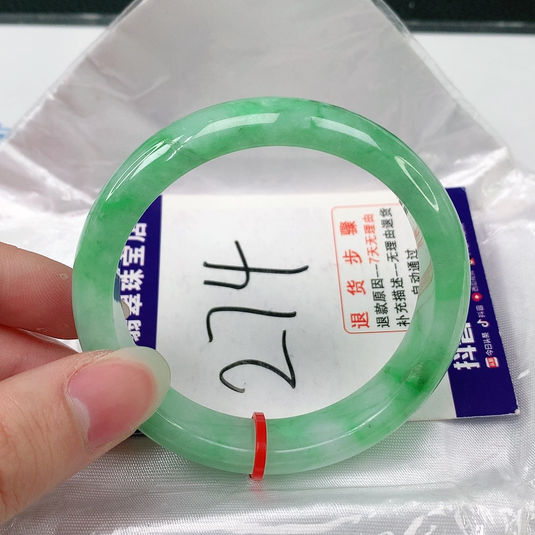 翡翠手镯未镶嵌翡翠
