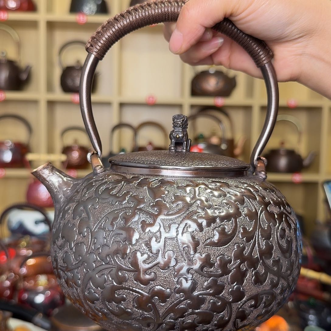 1200毫升紫铜缠枝莲提梁壶