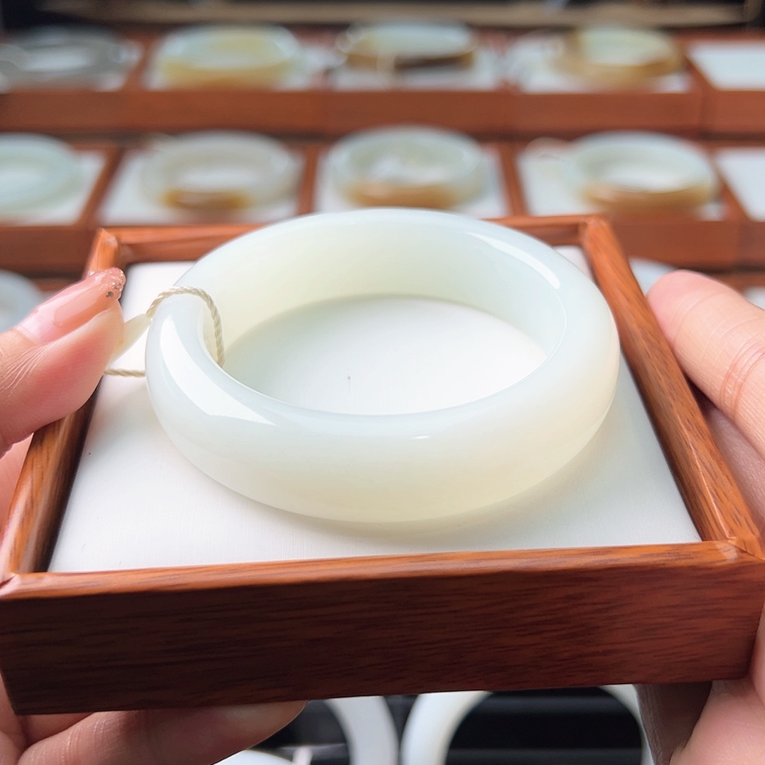 和田玉手镯未镶嵌55