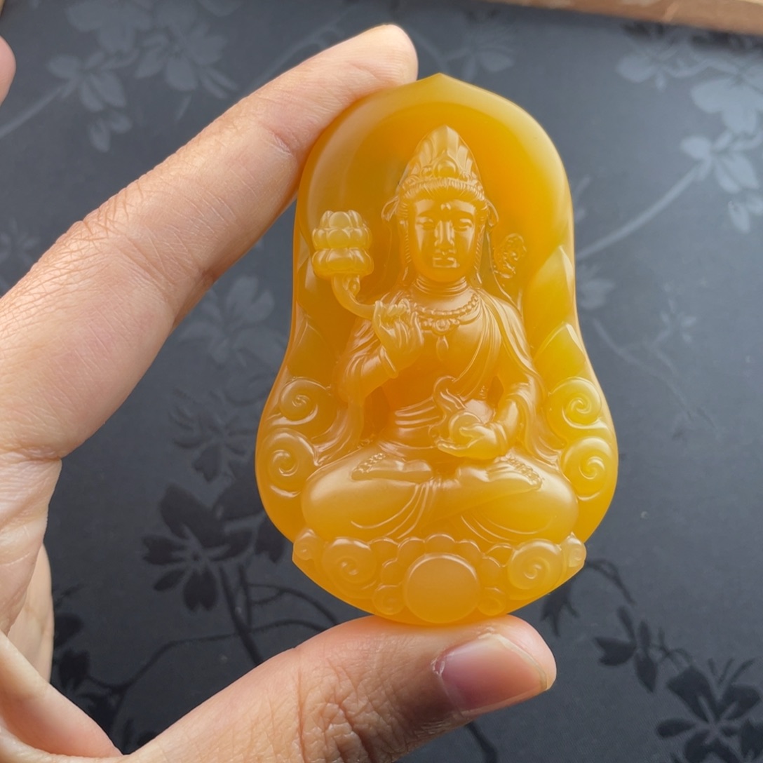 大***愚石英质玉（缅黄）未镶嵌颈饰