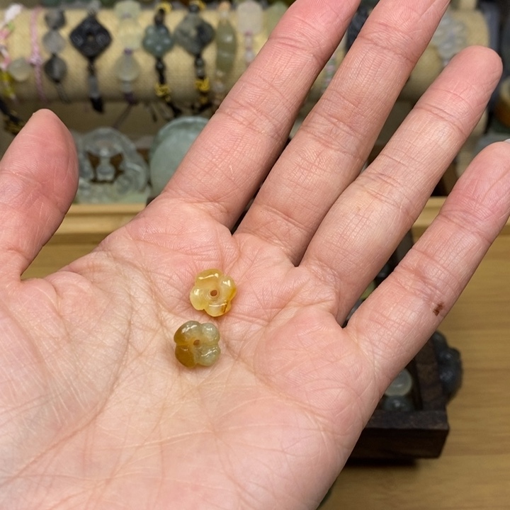 阳***）蛇纹石玉未镶嵌颈饰