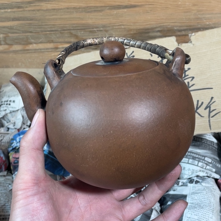 紫砂茶壶老厂紫砂壶一件。