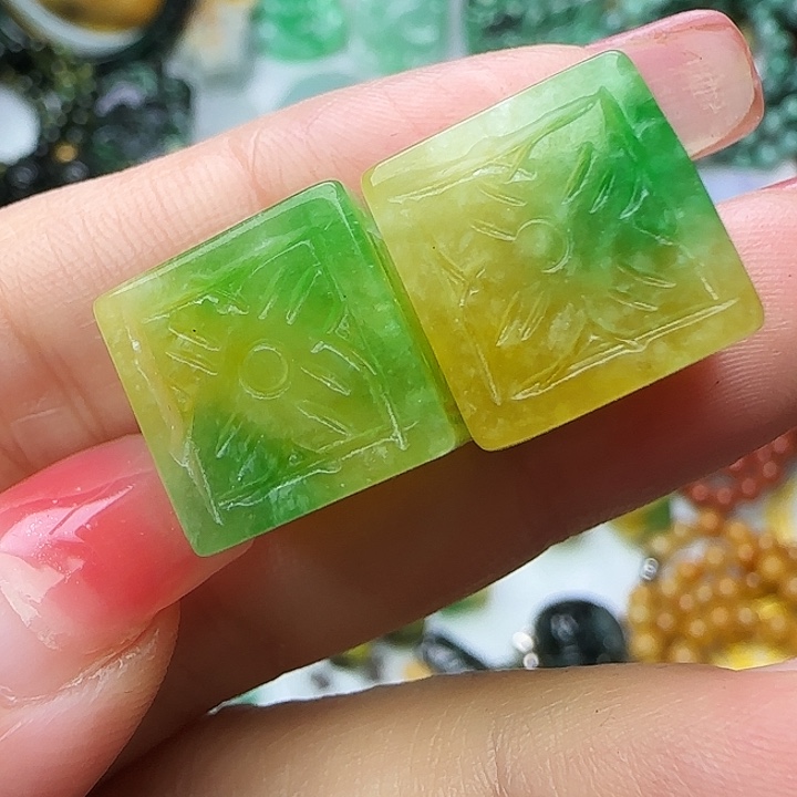 用***1翡翠未镶嵌颈饰天然A货