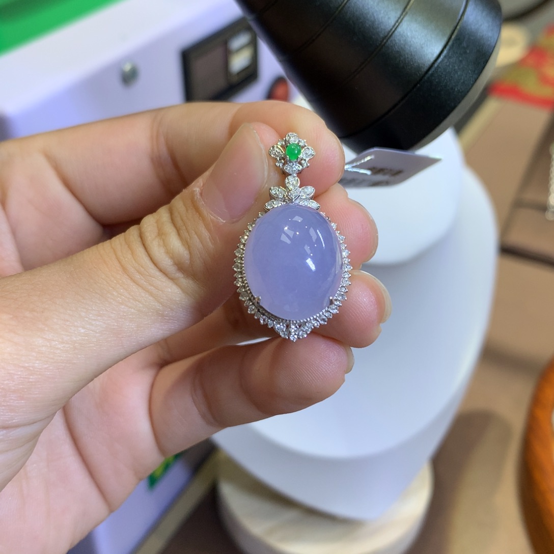 翡翠18K金镶嵌颈饰翡翠