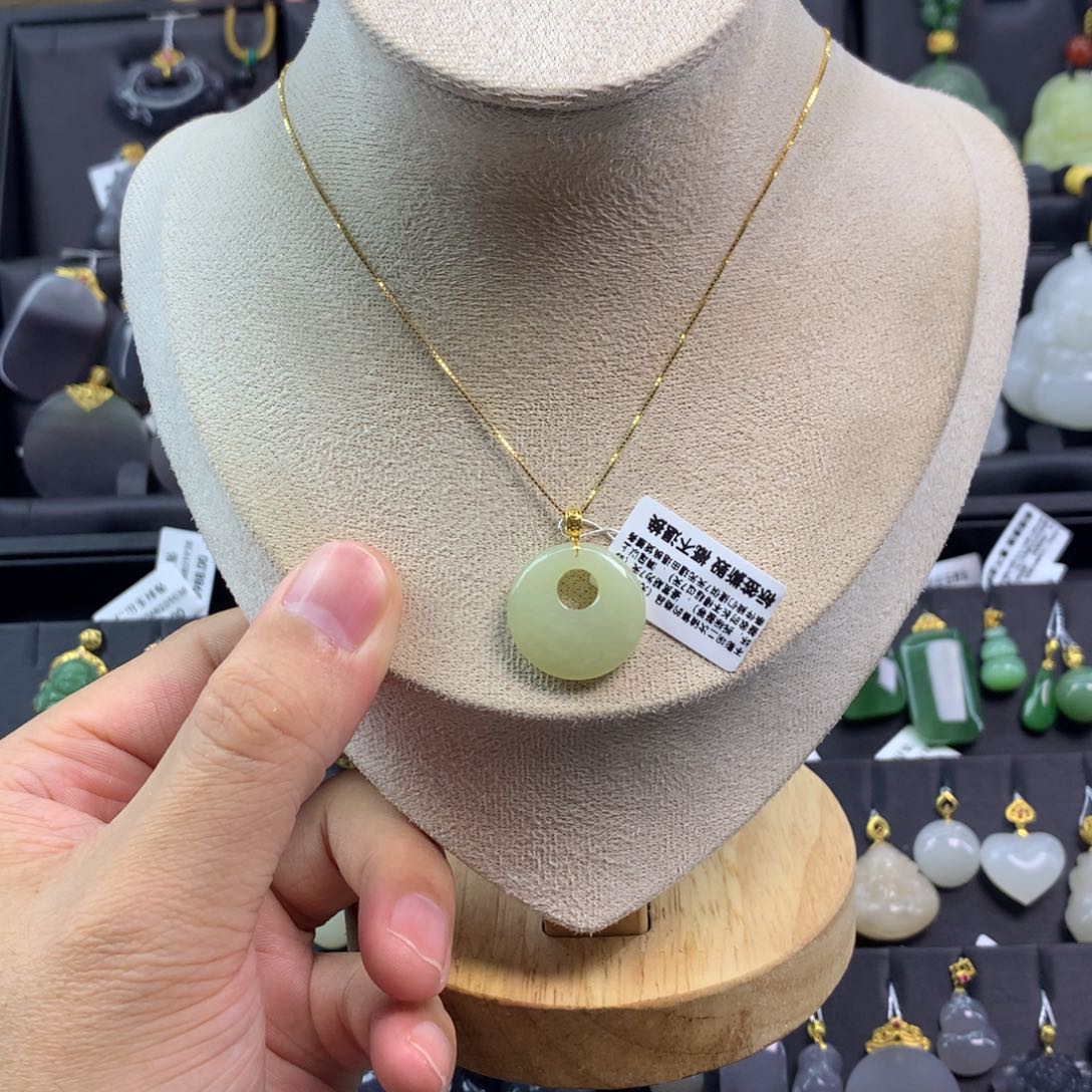 和田玉吊坠18K金镶嵌