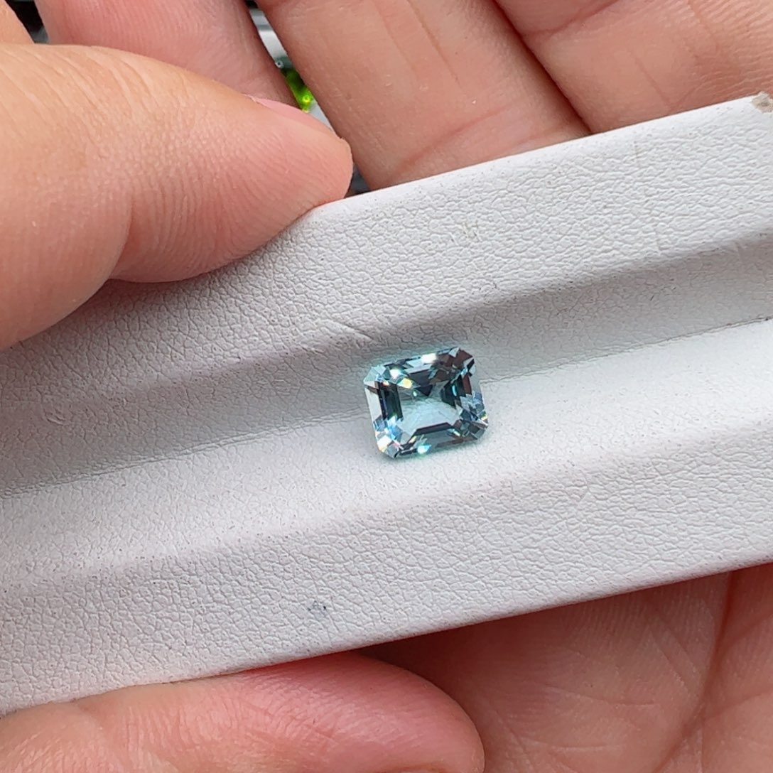 海蓝宝石裸石未镶嵌1.63克拉