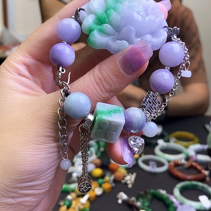 口***眷翡翠未镶嵌吊坠(赠链)599