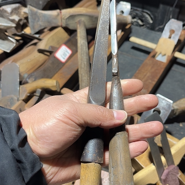 明***的凿子……………………………………