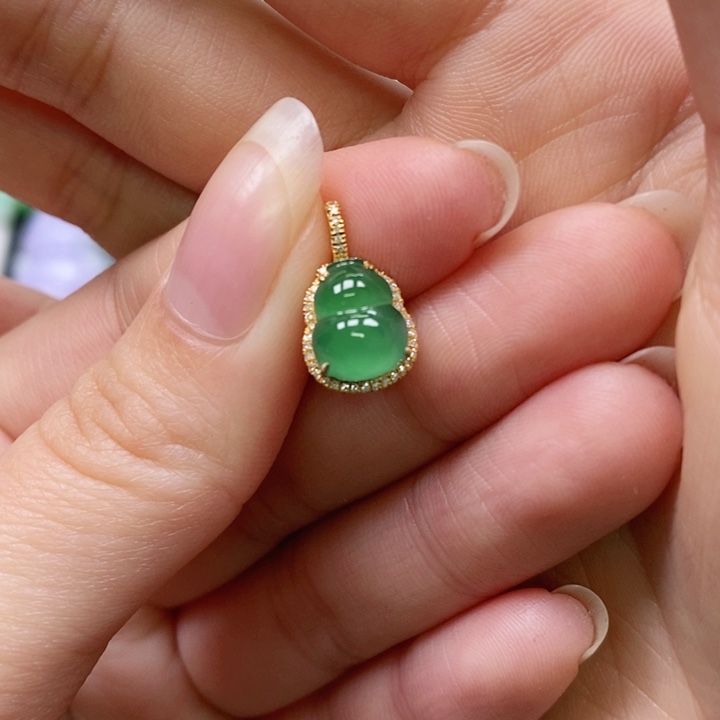 翡翠颈饰未镶嵌吊坠