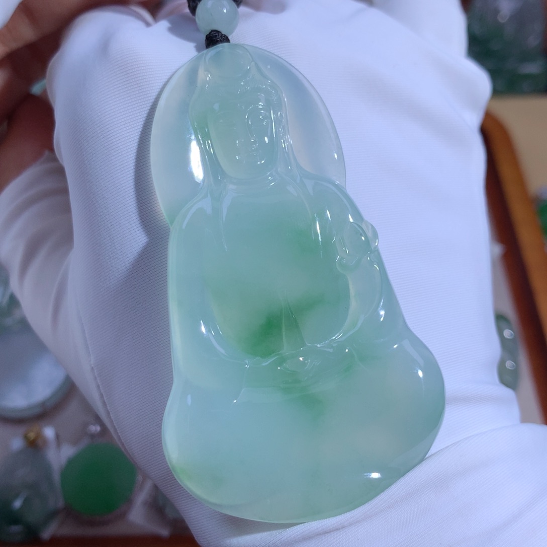 翡翠颈饰未镶嵌素衣观音