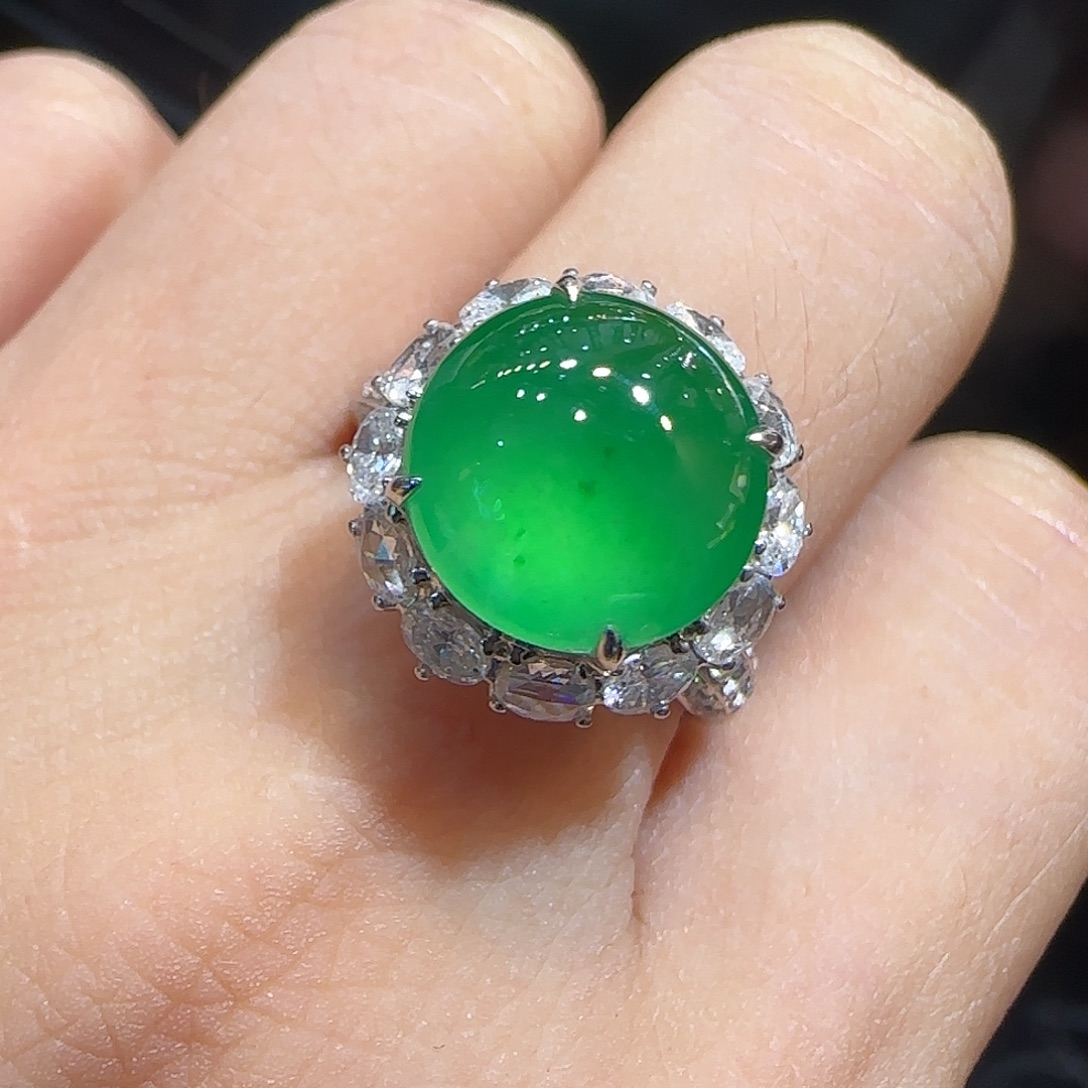 翡翠18K金镶嵌戒指蛋面