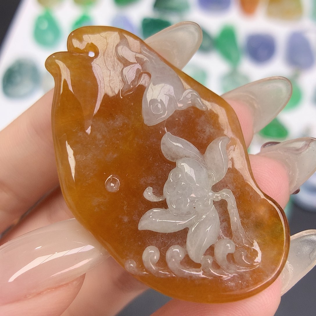 翡翠未镶嵌颈饰荷叶鱼