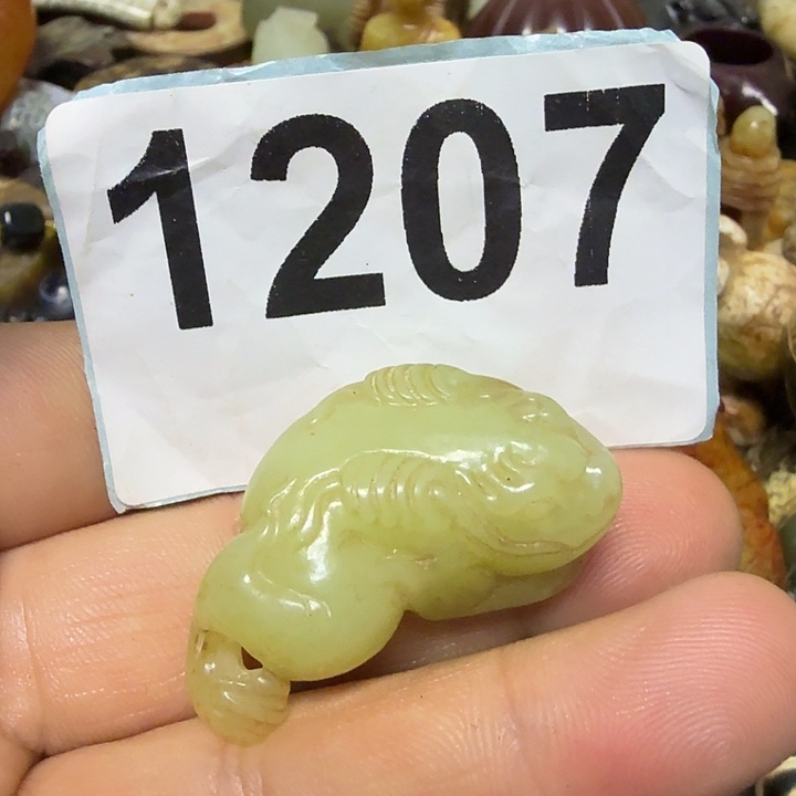 三***米和田玉未镶嵌颈饰