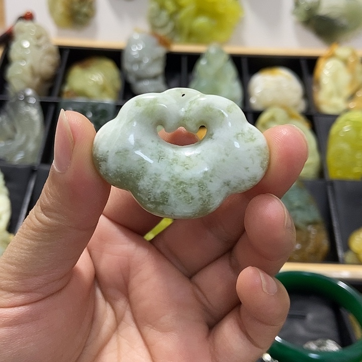 蛇纹石玉未镶嵌挂件